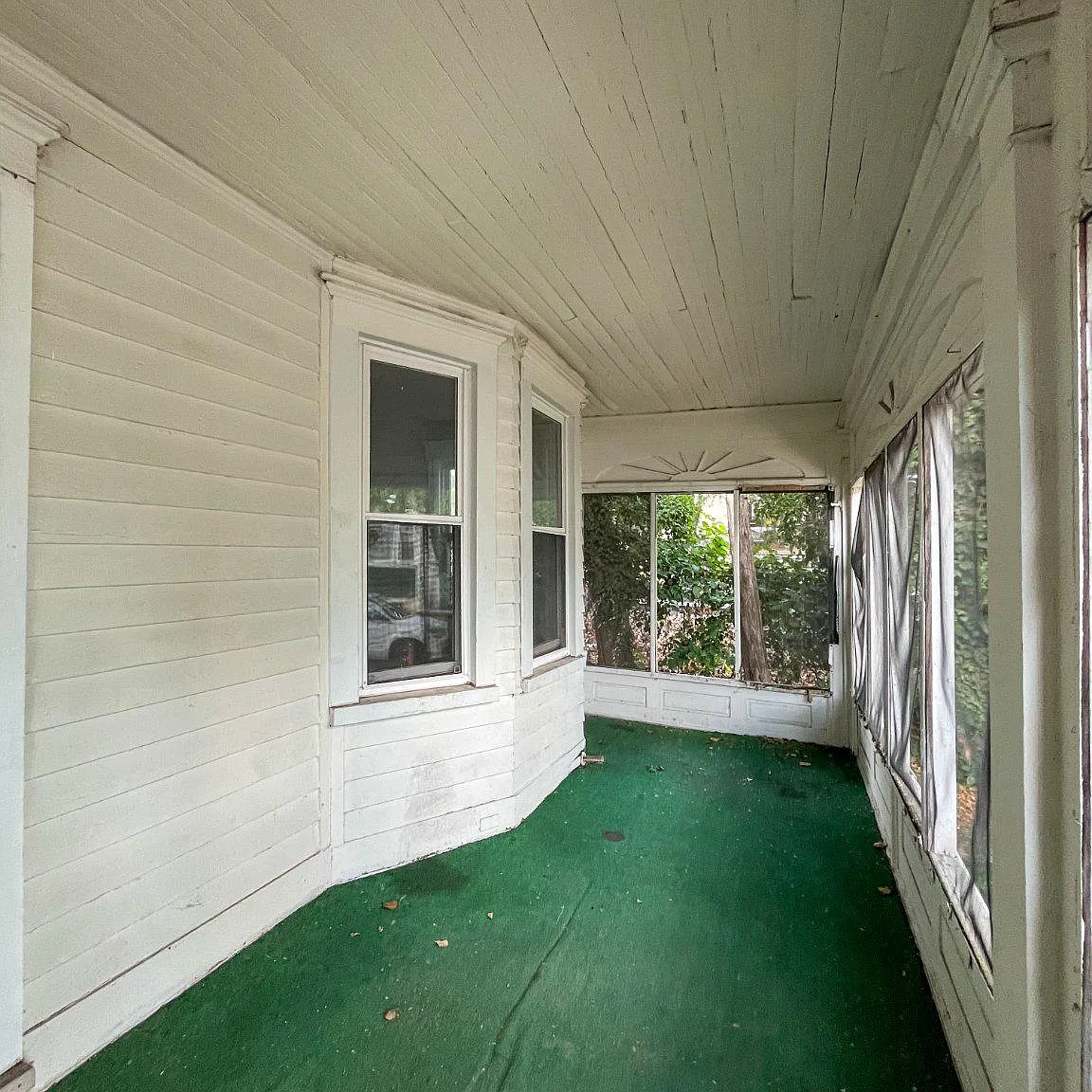 3 bed, 1.5 bath, 1340 sqft, $2,300 — Photo 2