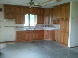 404 4th St, Belle Plaine, IA 52208