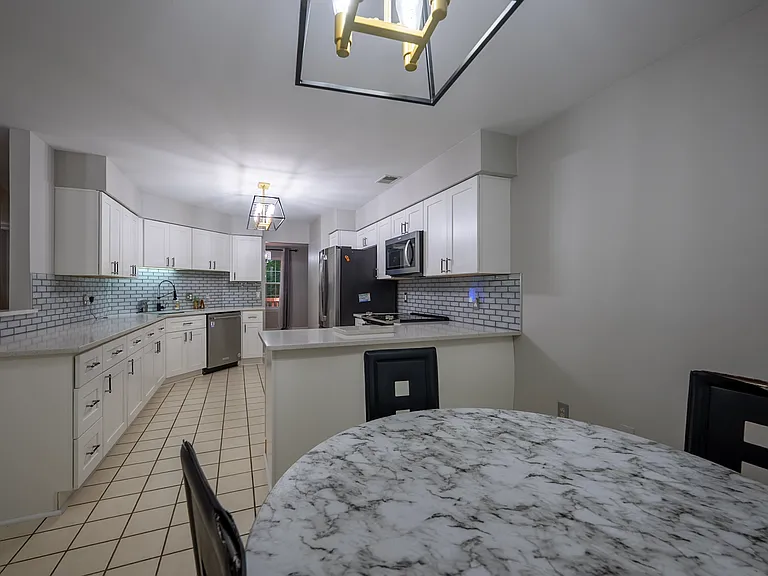 8031 Green Valley Ln — Photo 13