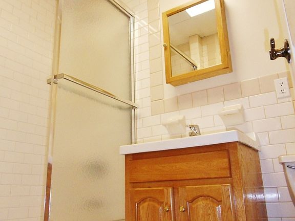 5th image of 1100 Putnam Ave APT 4R