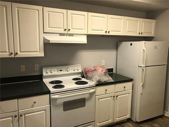 3rd image of 5560 Metrowest Blvd Unit 205