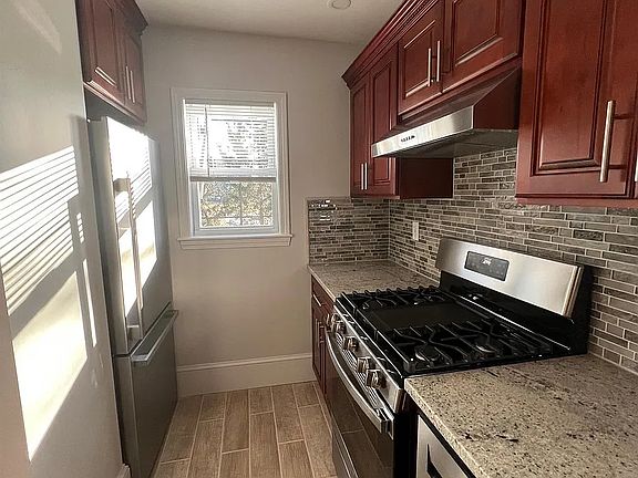 5th image of 16 Corinthian Rd #1