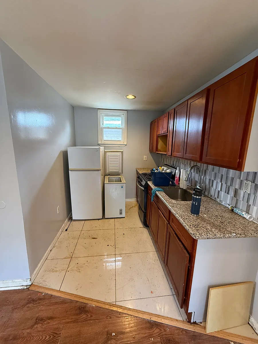 Building Photo - 220 S Burnett St #3