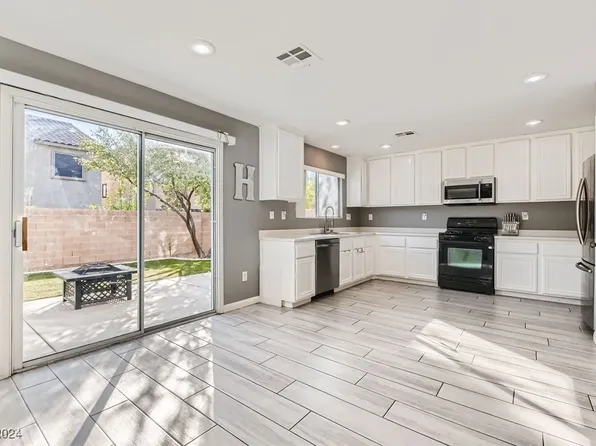 5628 Champagne Flower St, North Las Vegas, NV 89031