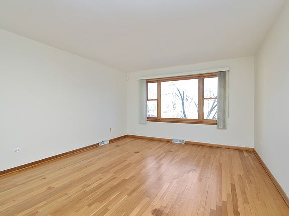 2nd image of 563 Ivy Ct