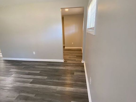 4th image of 440 14th Ave