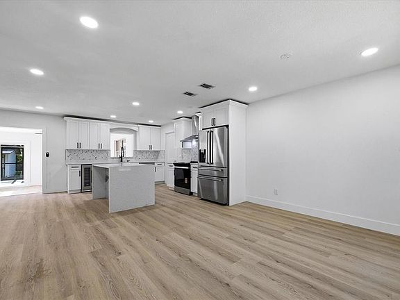 5th image of 3304 King Richard Ct