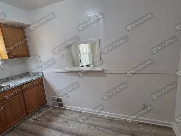 8891 Whitcomb St — Photo 16