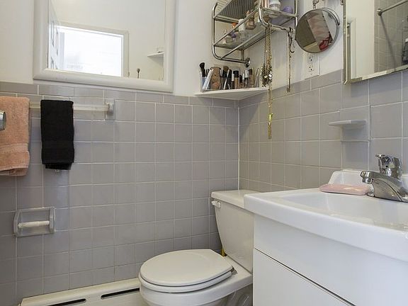 4th image of 444 W 54th St APT 20