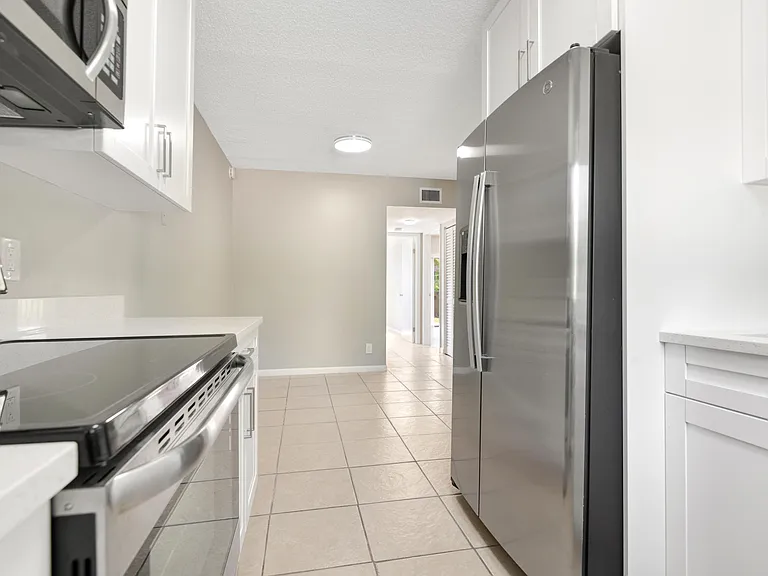 400 Nottingham Cir #D — Photo 6