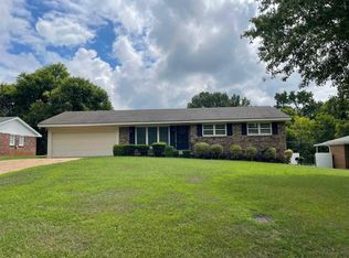 421 E Lakeside Dr, Florence, AL 35630