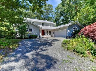 6 North Ln, Barrington, RI 02806