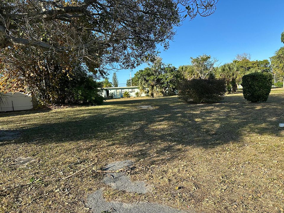 1st image of 221 NE 9th Avenue