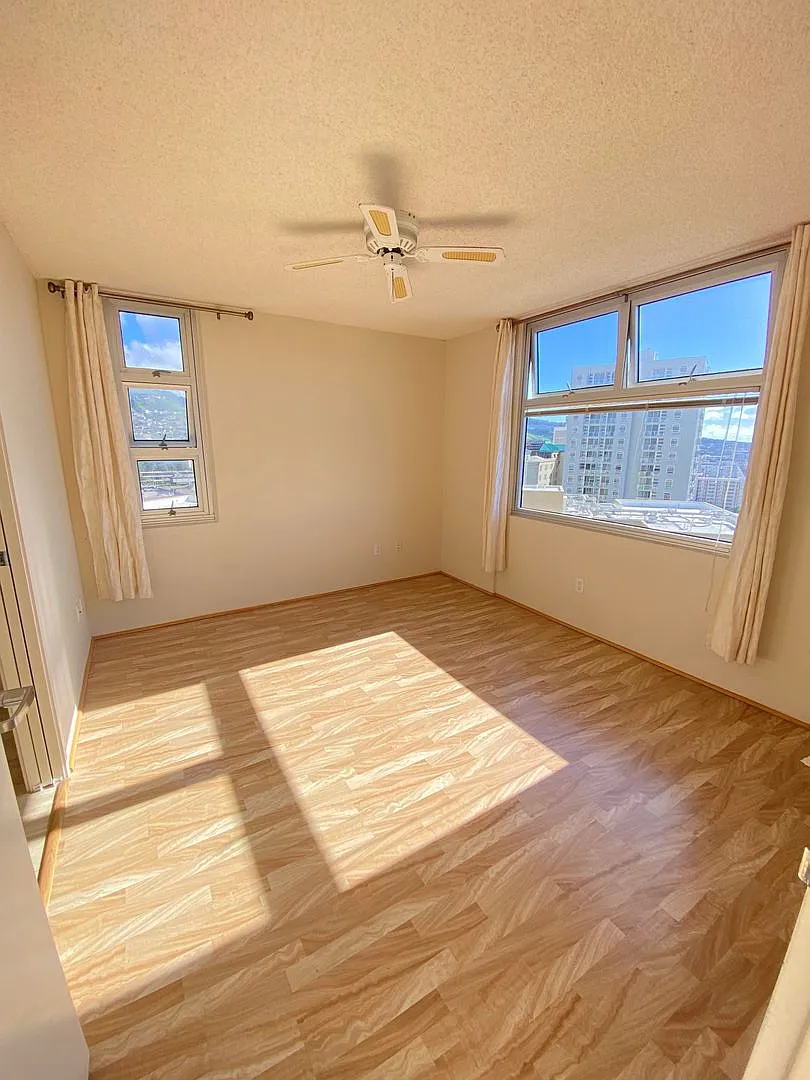 2br/2ba/2pkg(Assigned) Condo In 1450 Young St. #1902 — Photo 2