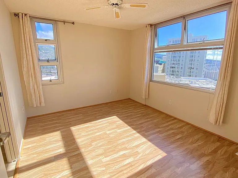 1450 Young St #1902 — Photo 2