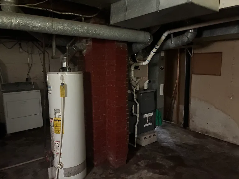 744 Nicholas St — Photo 13