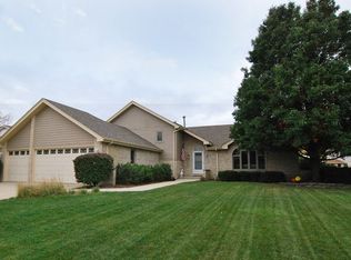 19748 Stonehenge Dr, Mokena, IL 60448
