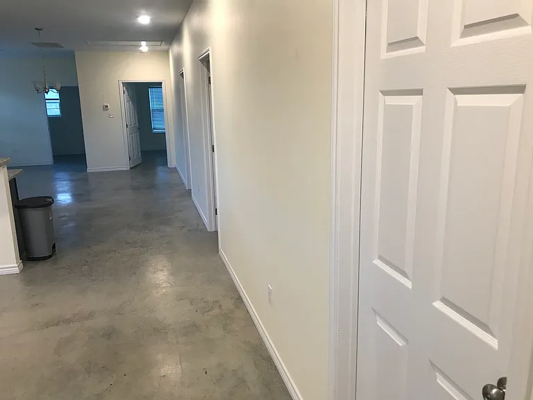 204 Jasper Ln — Photo 6