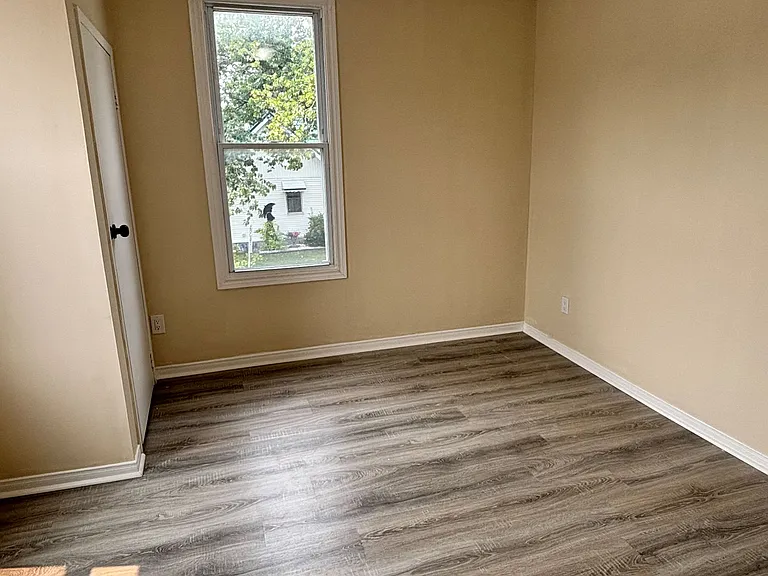 46 Tiffin St — Photo 3