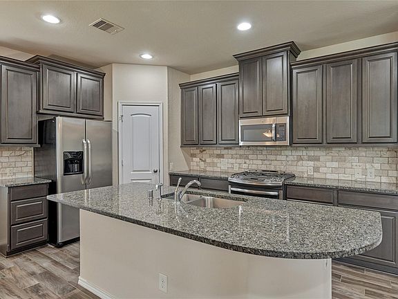 5th image of 122 Grinnell Trl