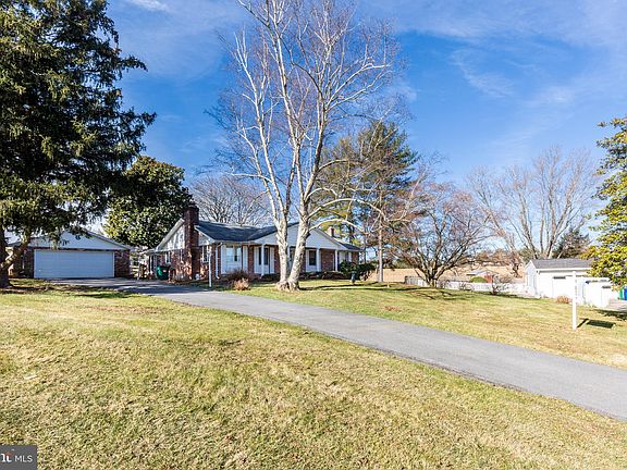 3rd image of 1601 Brangels Ct