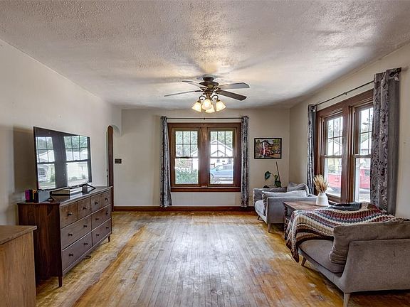 4th image of 523 W Elm Street
