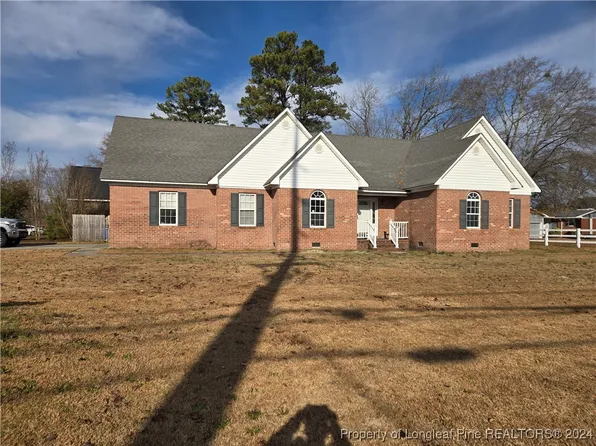 102 W Summerchase Dr, Fayetteville, NC 28311