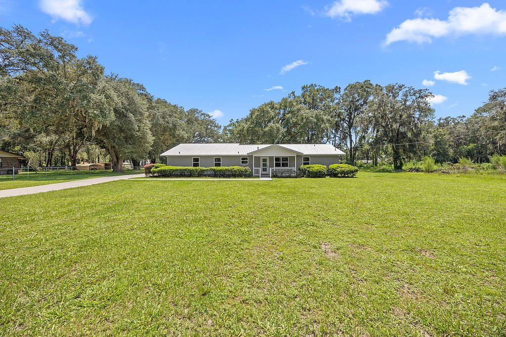 328 SE Deerwood Gln - Property Image