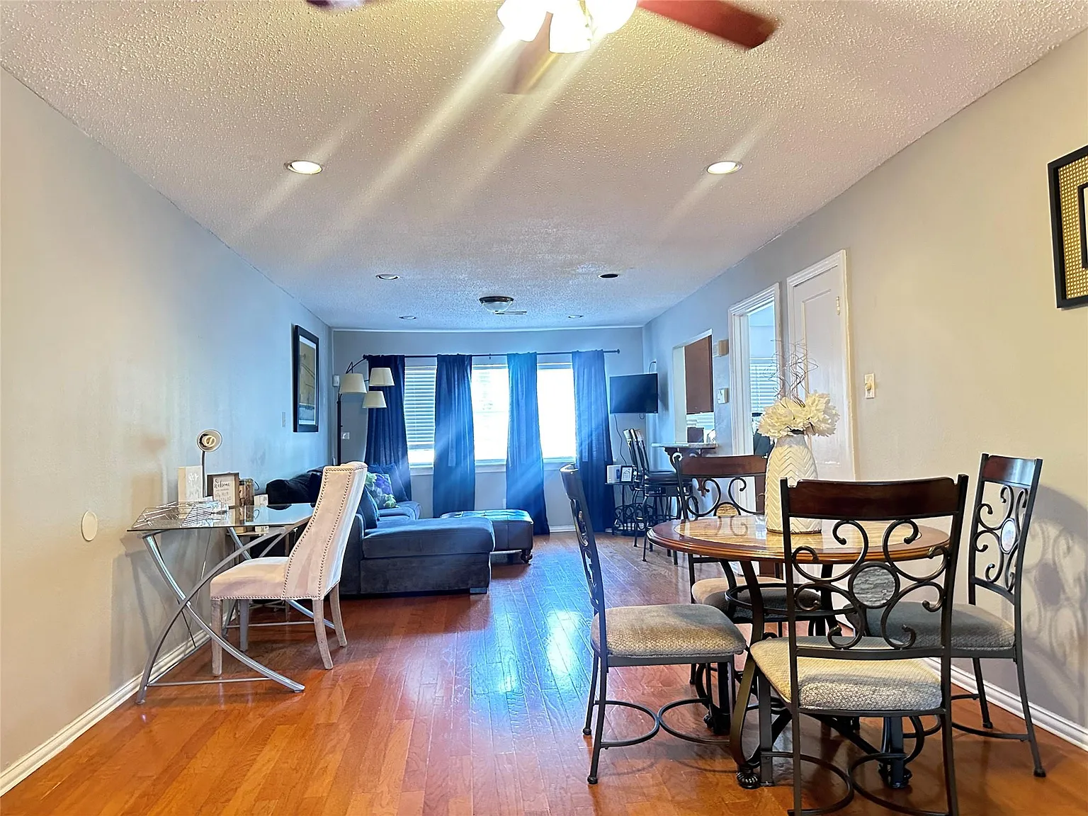 2 bed, 2.0 bath, $2,200 — Photo 2