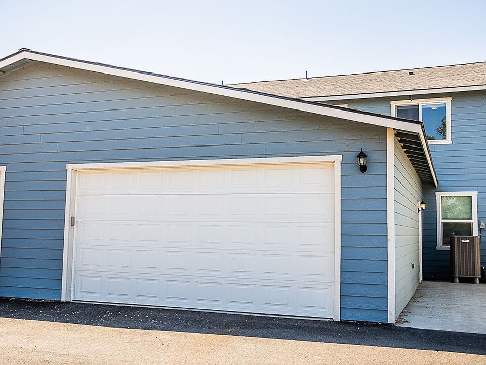 New Construction Townhouse w/Double Garages for Rent 1805 W Marina Dr