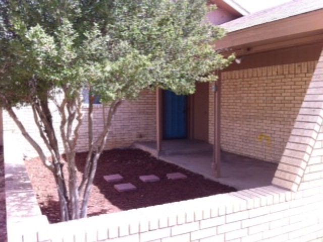 1st image of 704 S Leon Ave