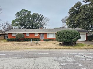 4701 Holiday Ln E, Fort Worth, TX 76180