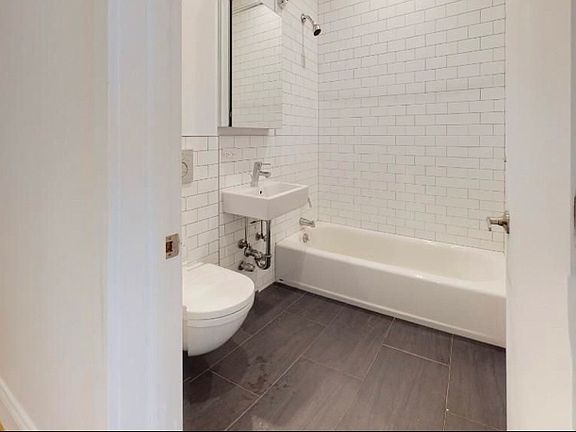 5th image of 1435 1st Ave #5FN1