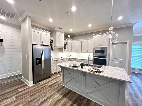 5th image of 3013 Houser Way