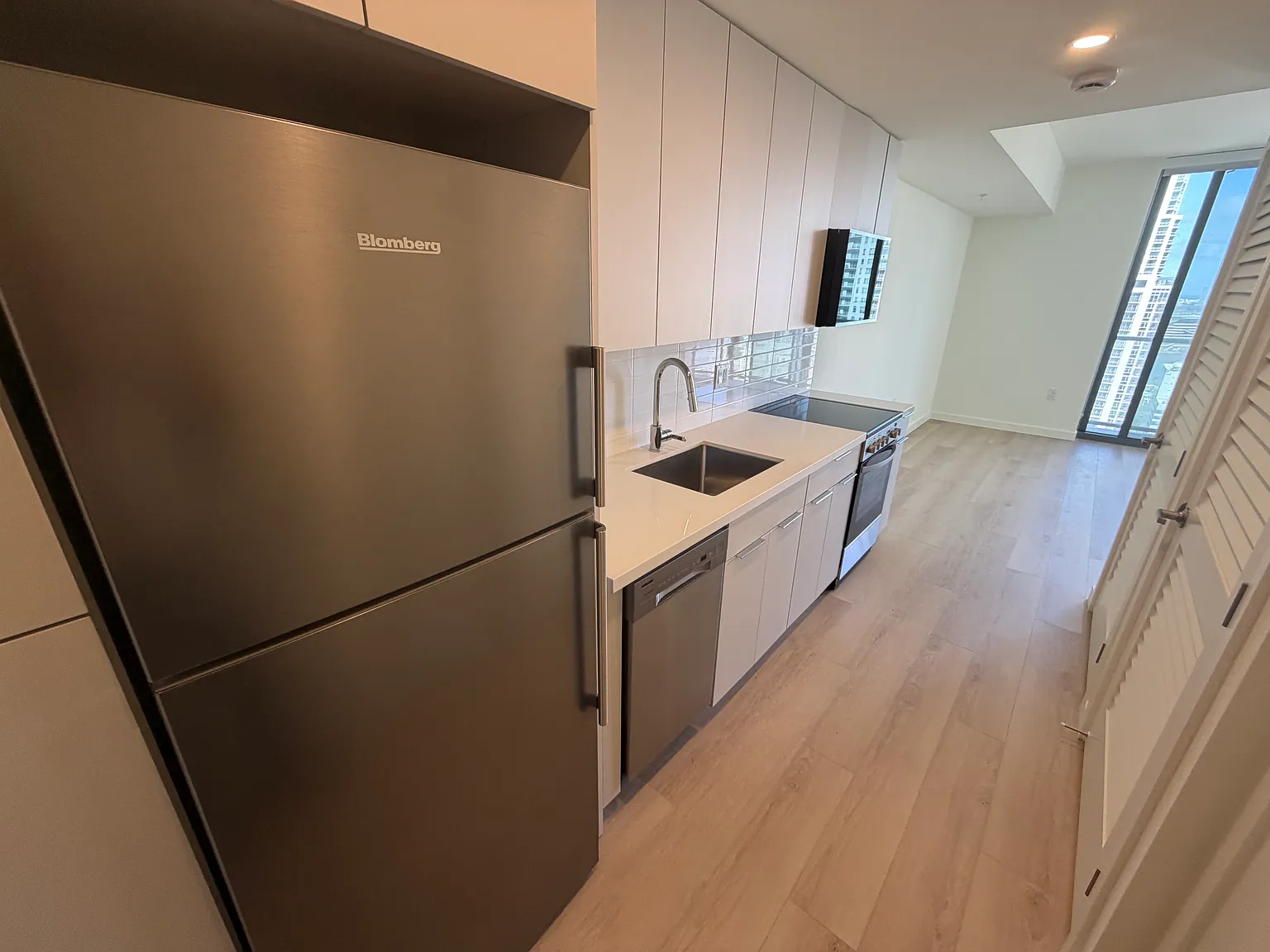 Studio, 407 sqft, $1,750 — Photo 2