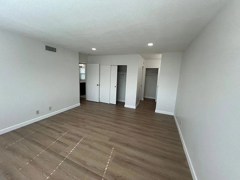 19806 Strathern St — Photo 30