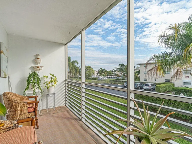 2855 S Garden Dr #211 — Photo 15