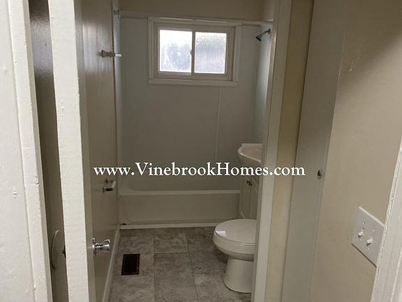3rd image of 3530 N Wellington Ave