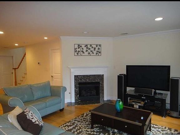3rd image of 83 Columbia Ave