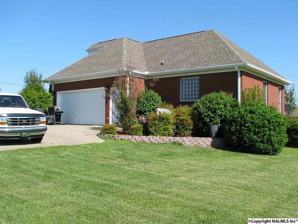 2nd image of 7 Brown Creek Dr