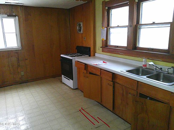 5th image of 411 W Manhattan Blvd