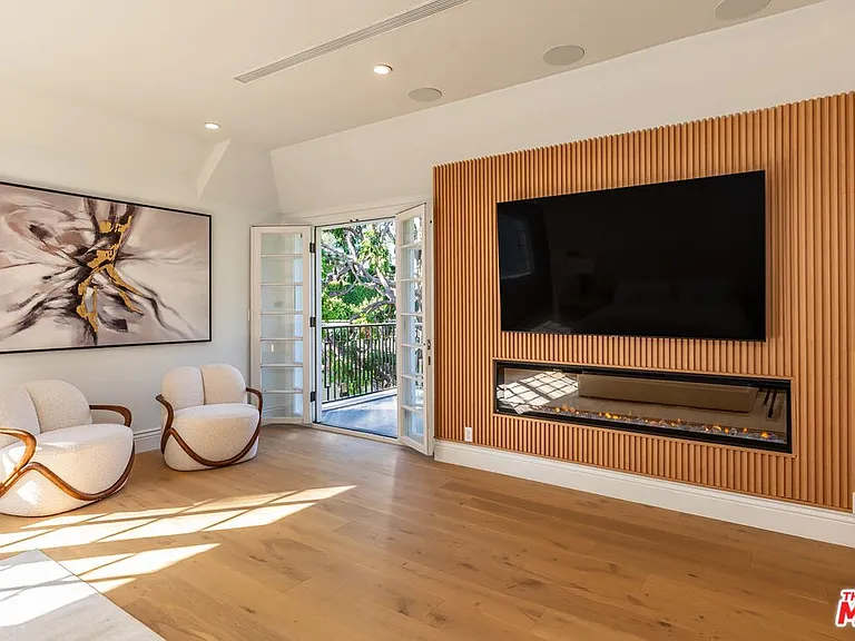 702 N Beverly Dr — Photo 27