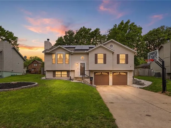 312 SE Onyx Dr, Lees Summit, MO 64063