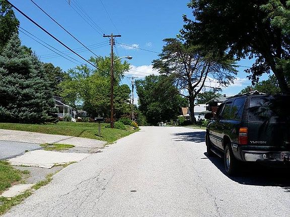 3rd image of 2219 Rockhaven Ave