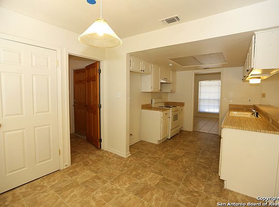 5th image of 4606 Briardale St