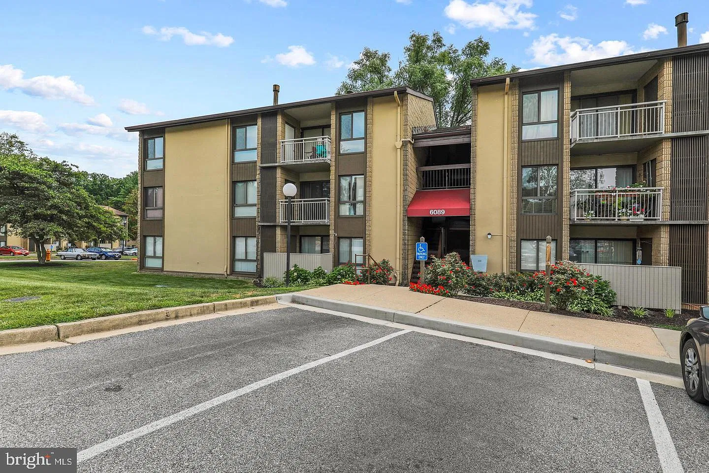 2 bed, 1.0 bath, 932 sqft, $1,850 — Photo 1