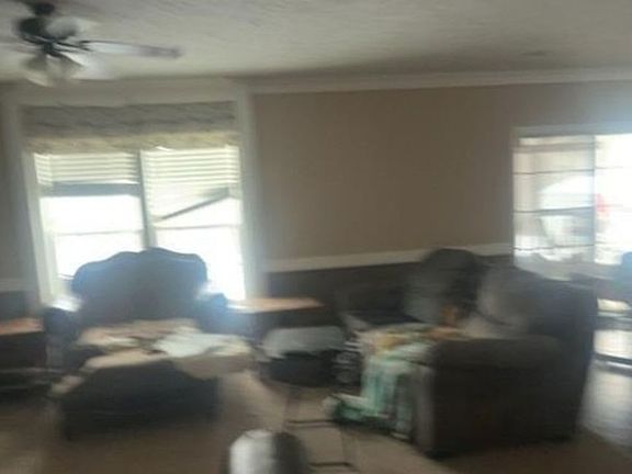 3rd image of 1305 Oak Grove Rd