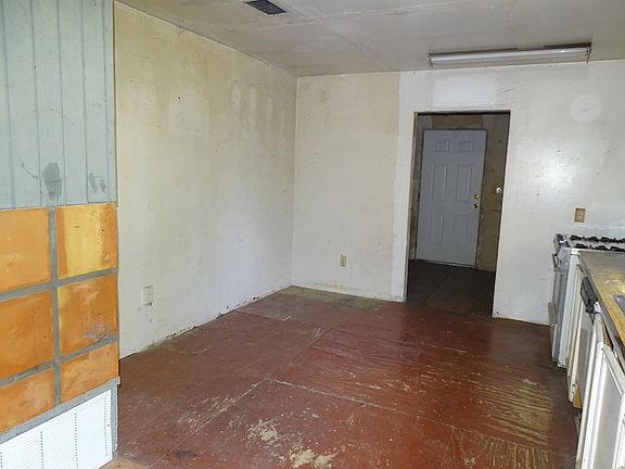5th image of 1614 W 10th St