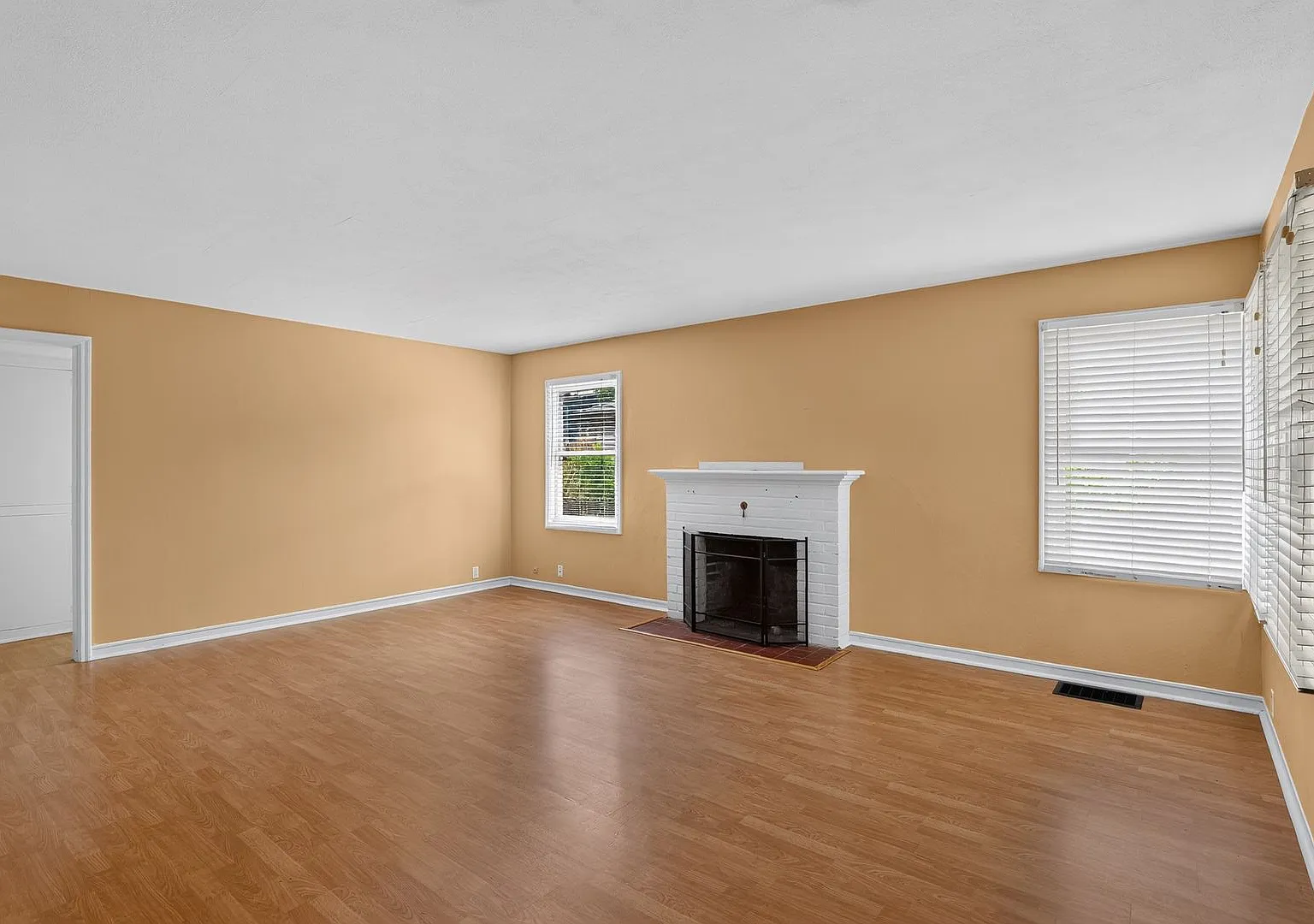 Charming 2-Bedroom NE Portland Home with Attached Garage — Photo 4