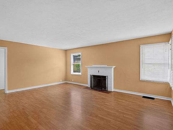 4th image of 2124 NE 78th Ave